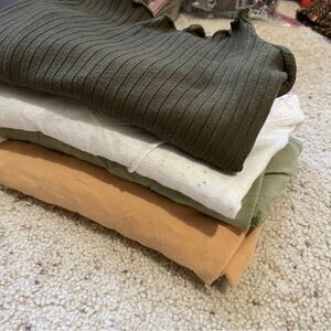 🌻3 for $25 SALE- Bundle of L Tee Shirts
